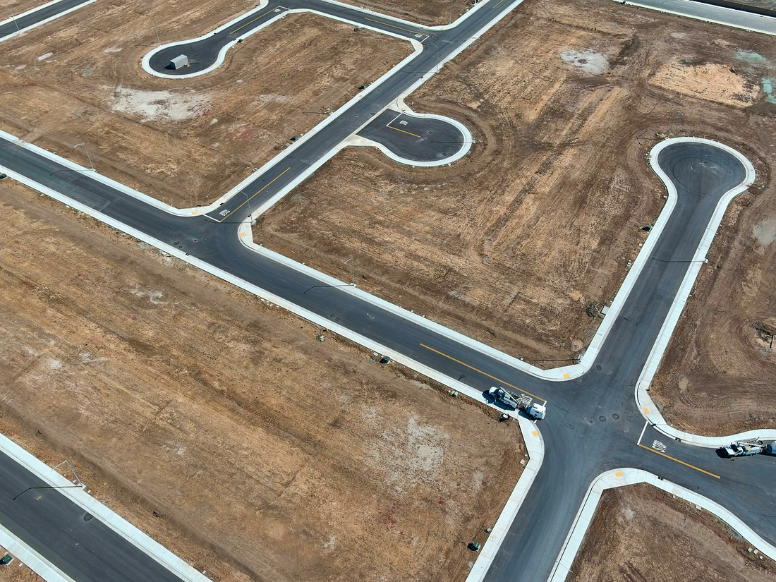 Lotificación con vialidades y retornos ya trazados, vista desde el aire